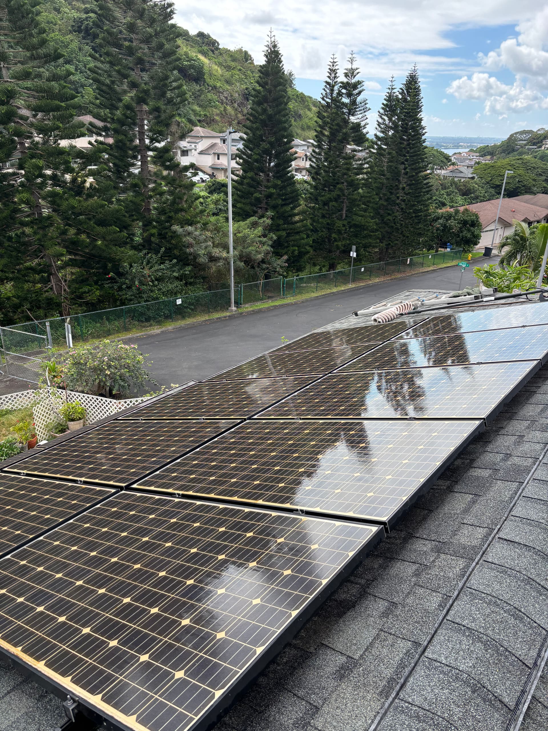 Gallery photos for Shining Solar Panels for Maximum Efficiency: Image #1
